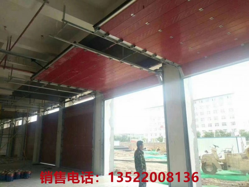 消防红车库门